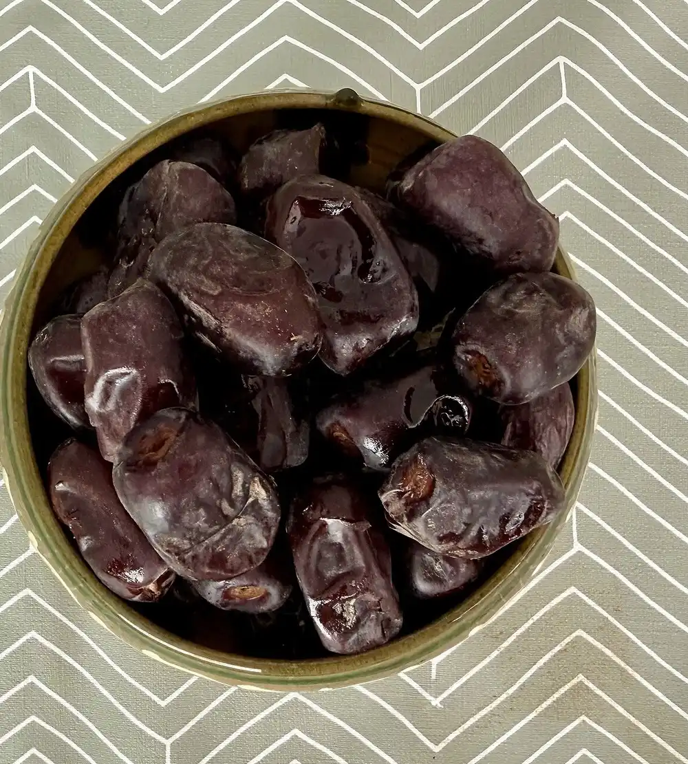 Agen kurma mengemas stok untuk dikirim